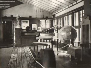Photograph from the Chicago Tribune of the Taliesin drafting studio. A cello, harpsichord and world globe on the right.