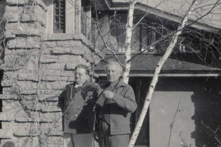 Frank Lloyd Wright and Alexander Woollcott standing outside of Taliesin. Photograph in the Avery Architectural & Fine Arts Library, Edgar Tafel collection.